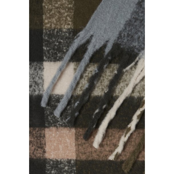 b.young Bavake Scarf 