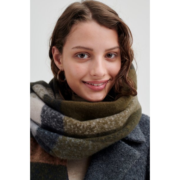 b.young Bavake Scarf 