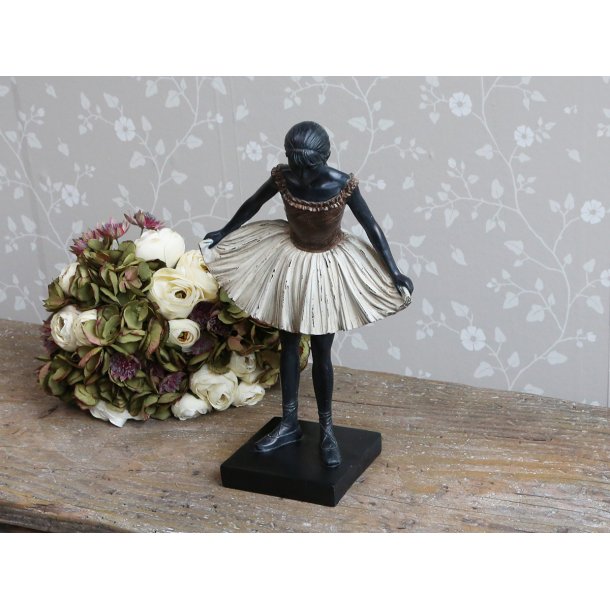 Chic Antique Ballerina 